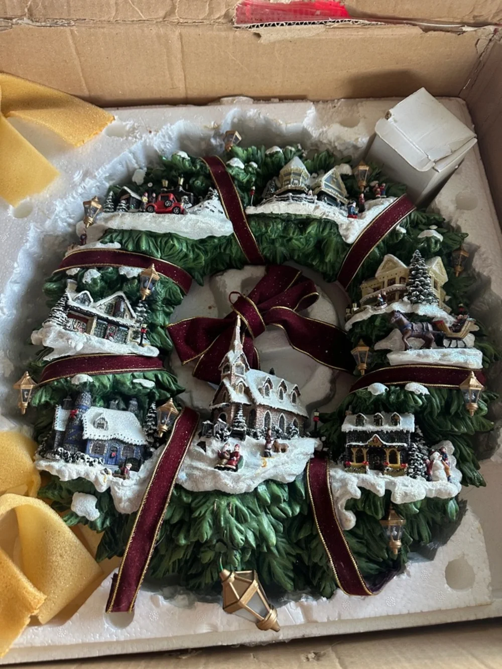 Thomas Kinkade Green Holiday Village Wreath with Burgundy Ribbon - Picture 1 of 1